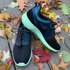 Nike Women's Roshe One WWC QS Running Shoe Black 6